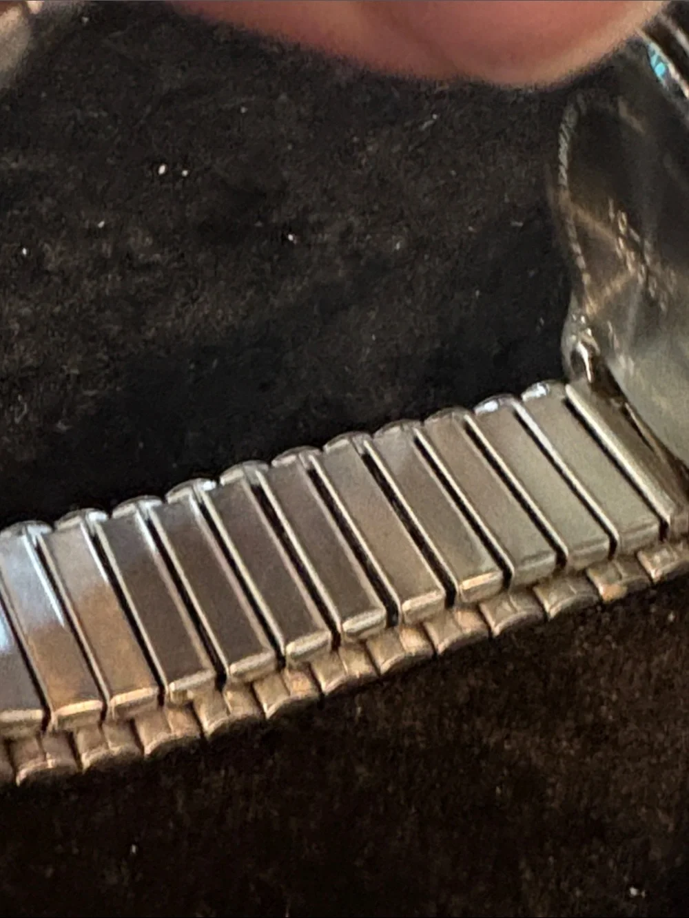 Vintage Silver Quartz stretch Wristwatch with Date